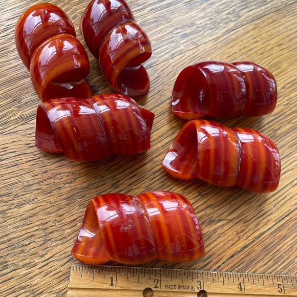 Lucite/Bakelite Twist Napkin Rings - Picture 1 of 2